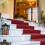 Jayne's - Getaways *